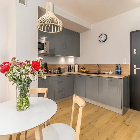 아파트 Rent Like Home - Apartament Kolo Brzegu III 코워브제크