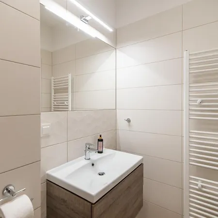 Rent Like Home - Apartament Kolo Brzegu III 코워브제크
